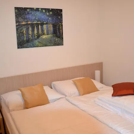 V Starej Lesnej S Balkonom * Стара-Лесна