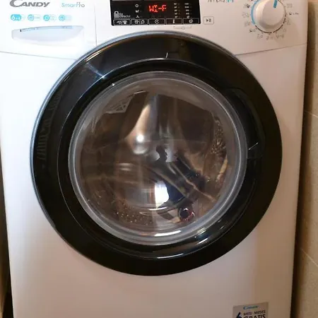 V Starej Lesnej S Balkónom Apartamento