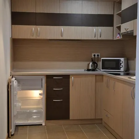 V Starej Lesnej S Balkonom Апартаменты *